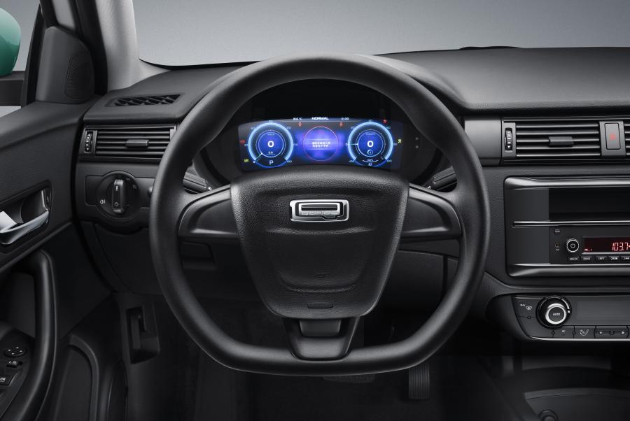 Панель приборов Qoros 3 Sedan EV500 2018 года  (фото 2 из 2)